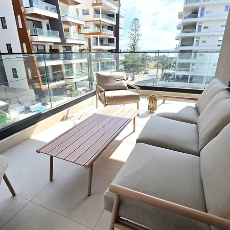 Spacious & Modern - Location * Larnaca