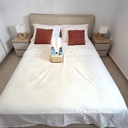 Spacious & Modern - Location 拉纳卡