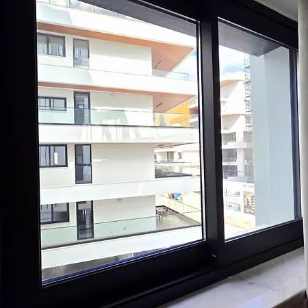Spacious & Modern - Location Apartament Larnaca
