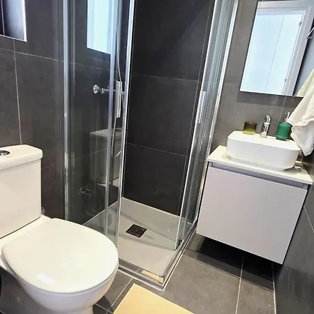 Spacious & Modern - Location